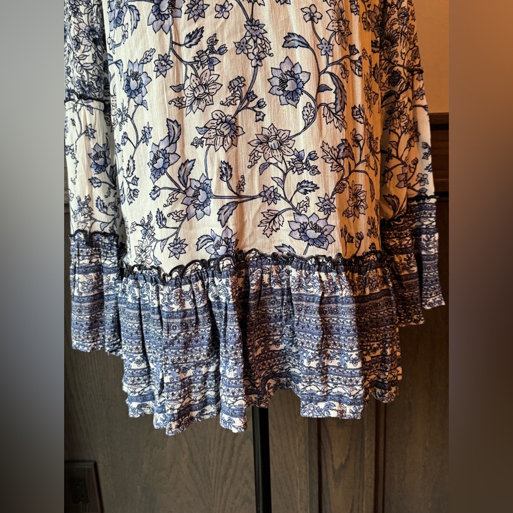 Dell Blue and Cream Boho Floral Vintage inspired Blouse NWT - Picture 2 of 7